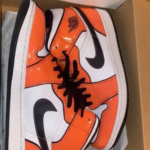 Air Jordan 1 MID SE 'TURF ORANGE'